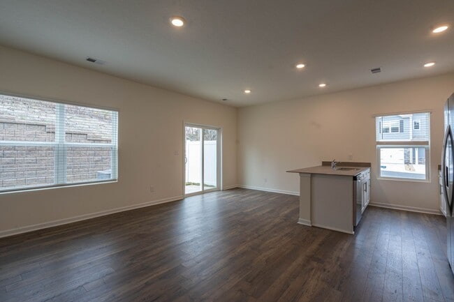 Building Photo - Beautiful newly constructed 3 bed and 2.5 bath townhouse with garage in the heart of jonesborough.