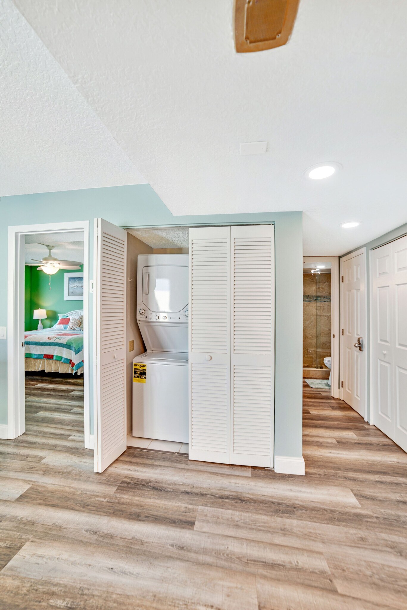 Building Photo - 6009 Sea Ranch Dr