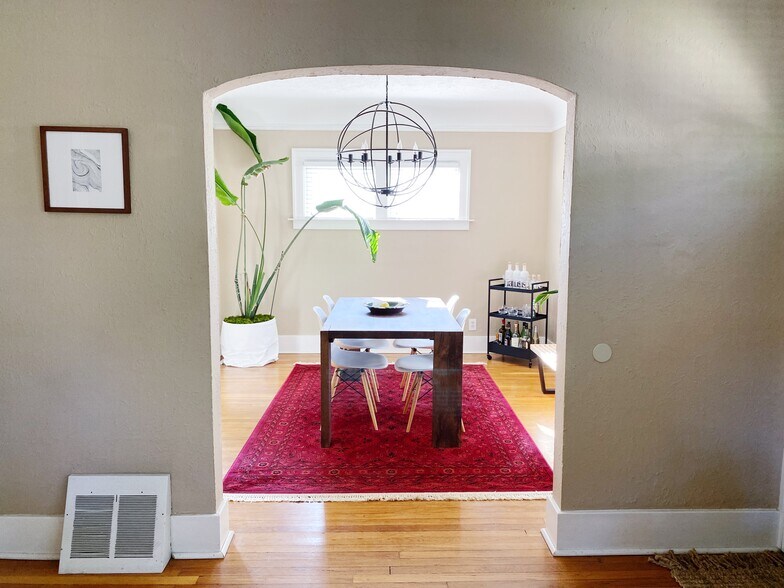 Building Photo - 1312 N Maple Ave