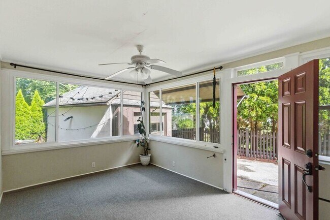 Building Photo - 10 N Elk Ave