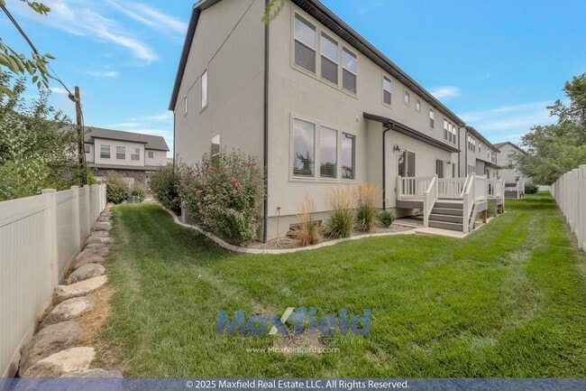 Building Photo - Spacious Twin Home - EV friendly - North S...