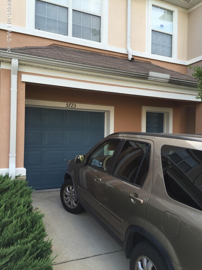 Primary Photo - 5723 Parkstone Crossing Dr