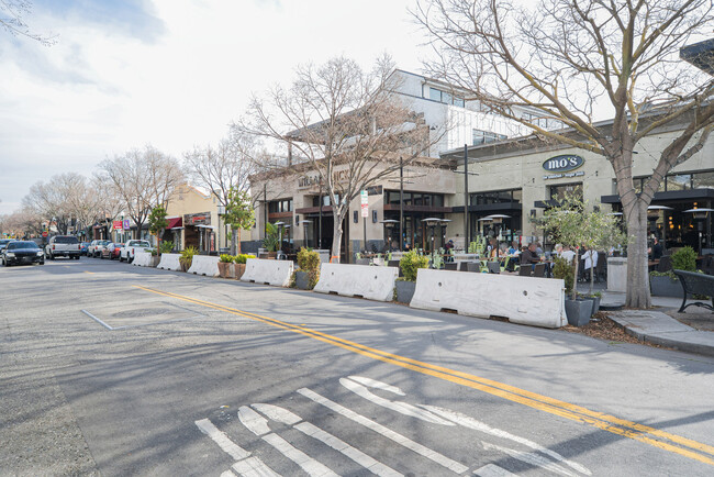 Building Photo - 367 Santana Row