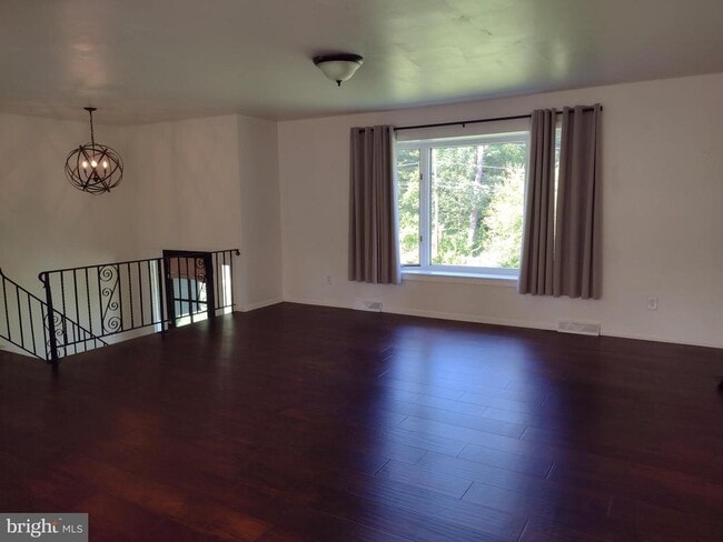 Building Photo - 64 Bogle Dr