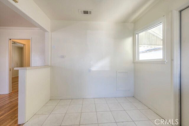 Building Photo - 2546 W Olive Ave