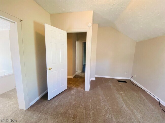 Building Photo - 748 Merton Ave