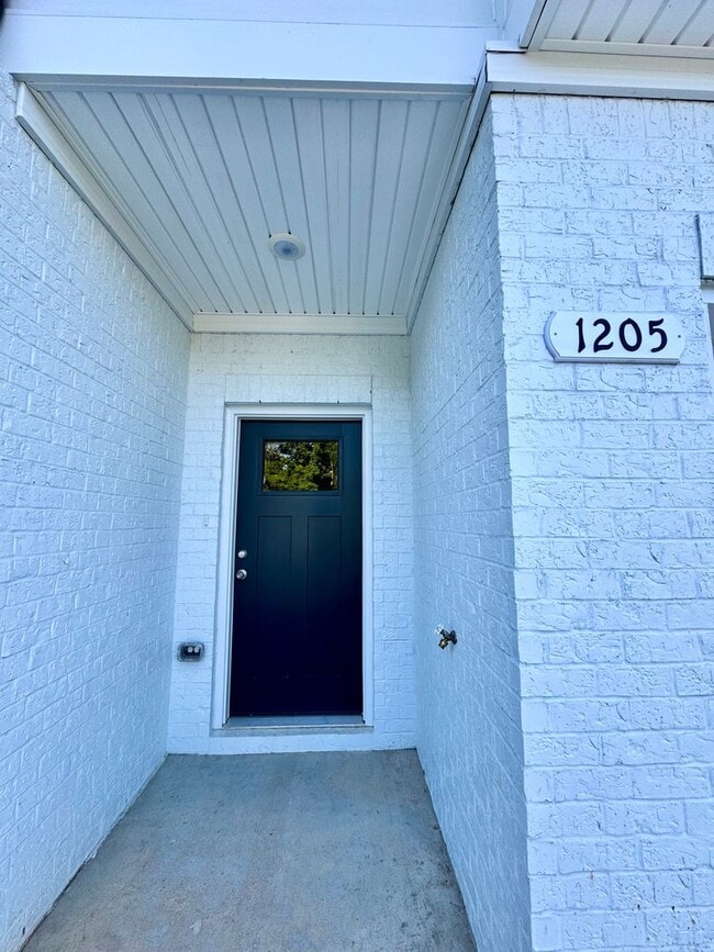 Building Photo - McCoy Street Townhomes!