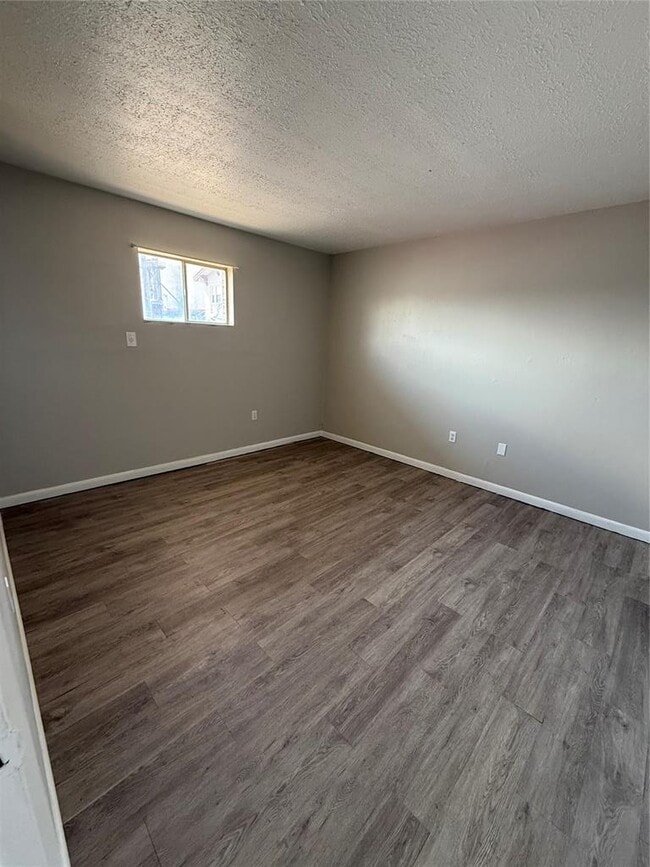 Building Photo - 1020 S Rock Island Ave