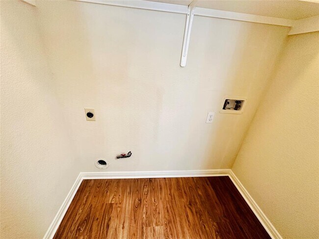 Building Photo - 6514 Clairmont Dr