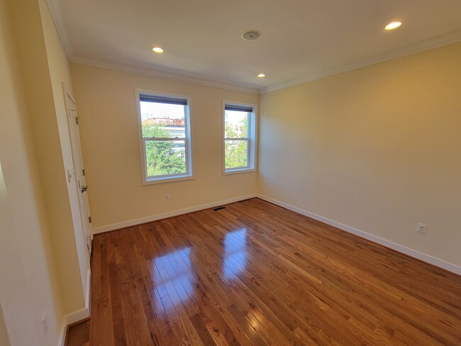 Building Photo - 127 Quincy Pl NE