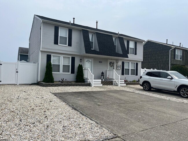 Building Photo - 5108 Ontario Dr