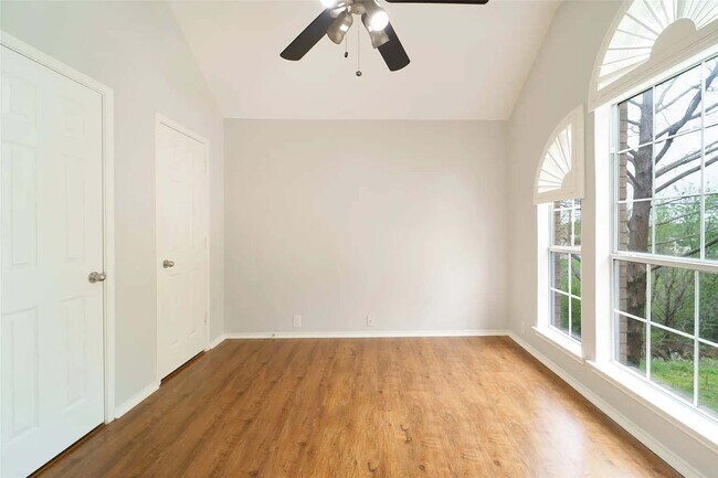 Building Photo - 2813 Ariel Cv