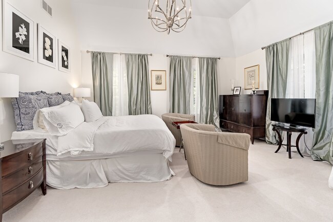 Building Photo - 755 Sheridan Rd