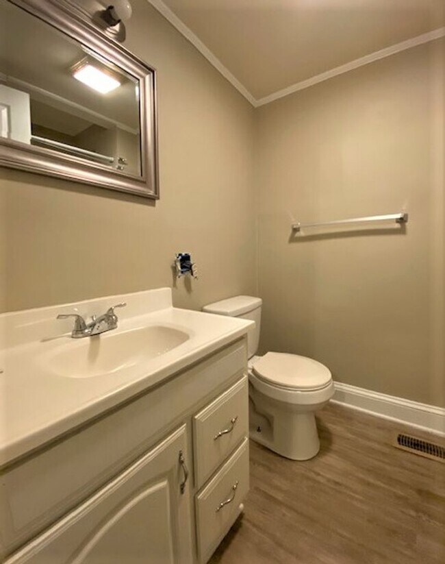 Building Photo - 1/2 MO/OFF SPECIAL - 3 bed/2 bath Fenced yard