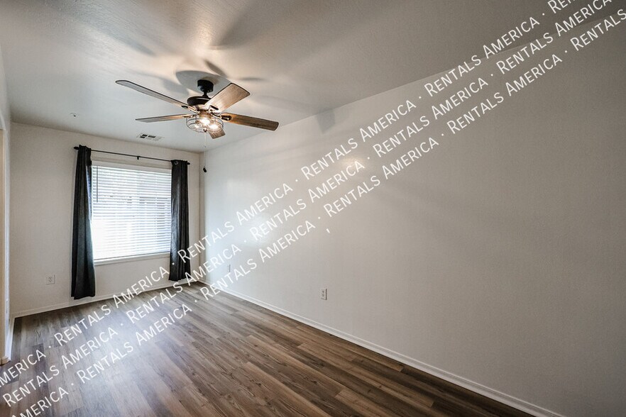 Building Photo - 4057 E Windsor Dr