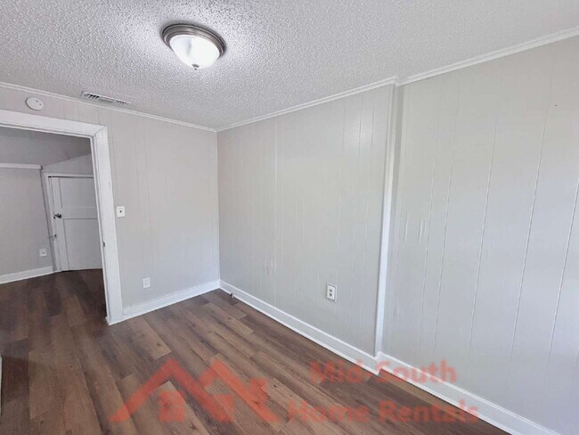 Building Photo - 1561 Foster Ave