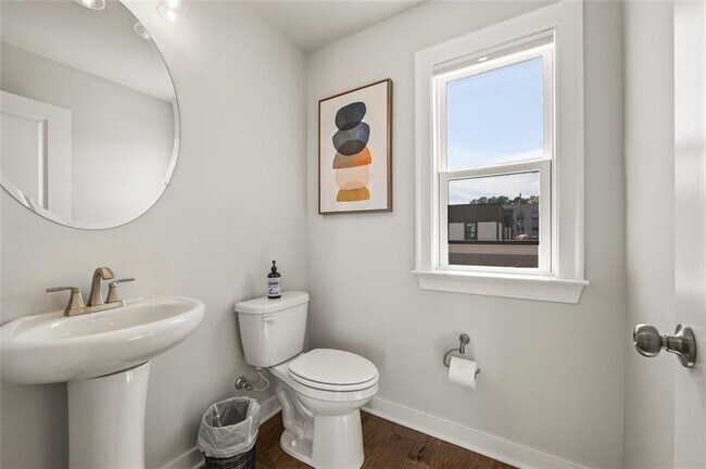 Building Photo - 2145 Burnside Dr NW