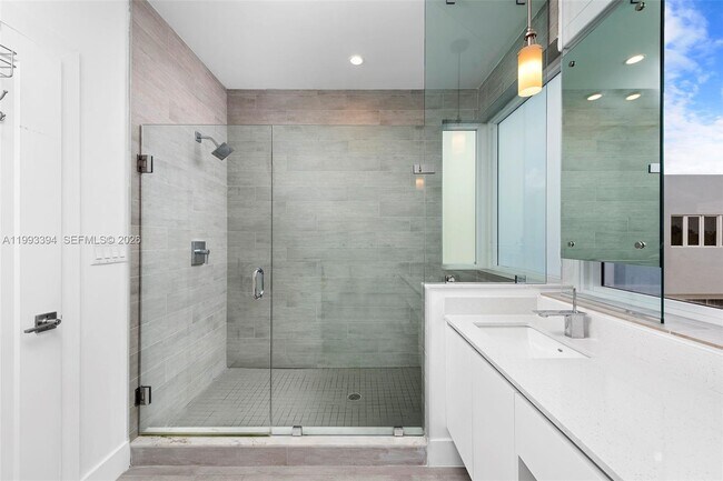 Building Photo - 41 N Shore Dr