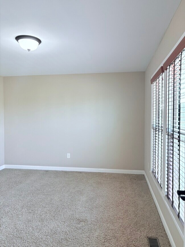 Building Photo - Charming 4 beds 2 bath in Lewis Center!