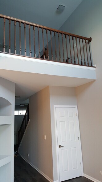 Building Photo - 558 Gunnison Ct