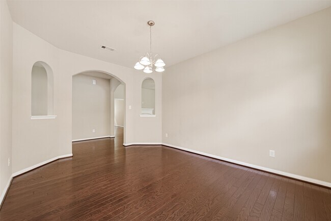 Building Photo - 111 Pheasant Run Dr
