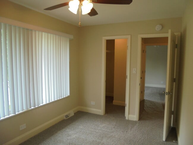 Building Photo - 1085 Hecker Dr
