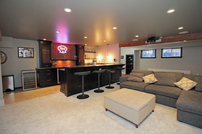 Building Photo - 2343 NE 21st Ave