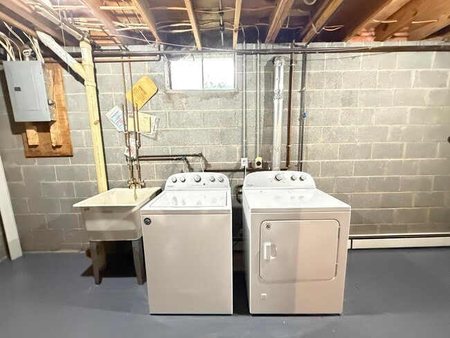 Building Photo - 1707 Dexter Ave