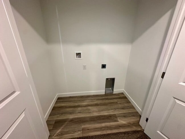 Building Photo - End Unit Townhome