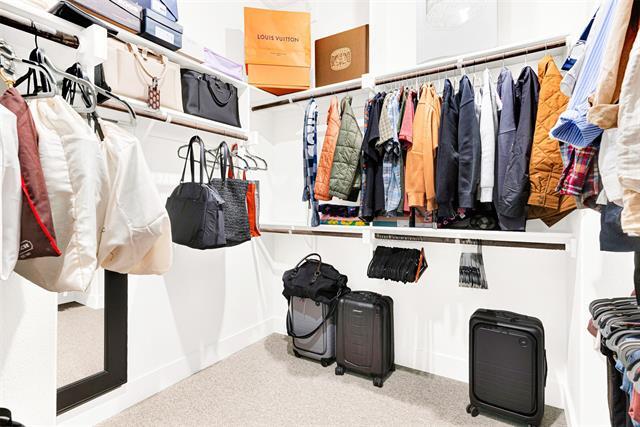 Building Photo - 7717 Reis Ln