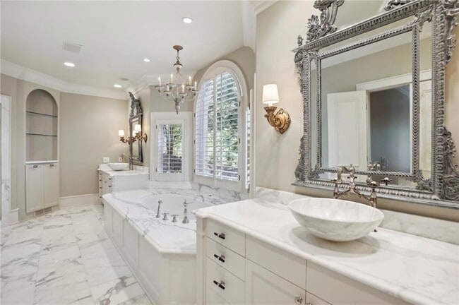 Building Photo - 1965 W Wesley Rd NW