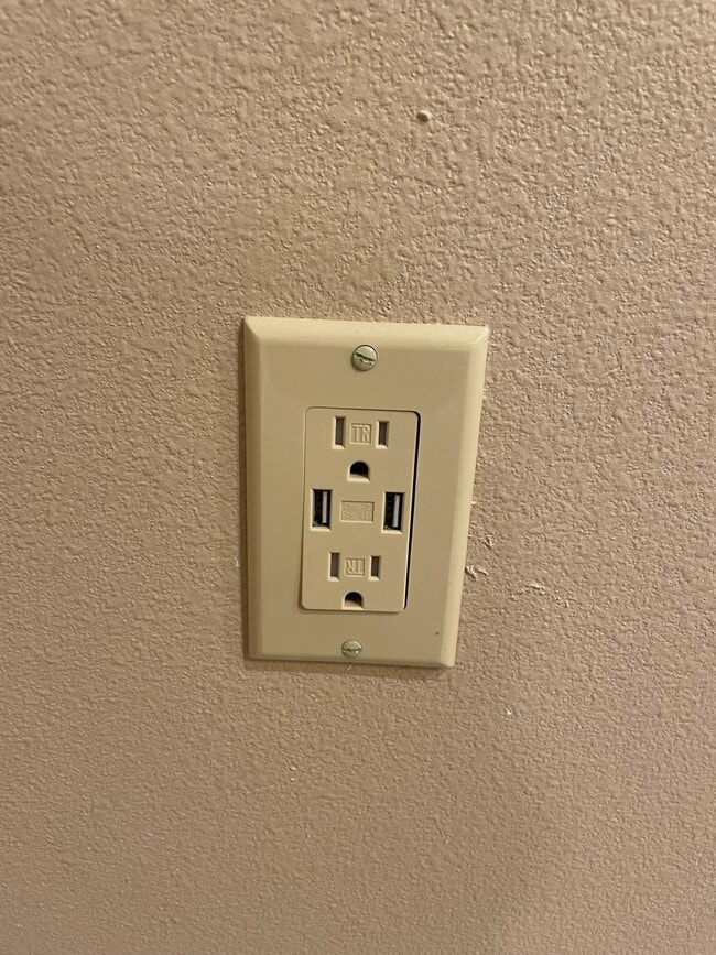 Building Photo - 1206 Bardsley Rd