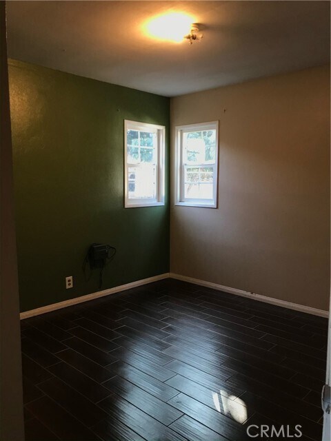 Building Photo - 2233 S Encino Pl