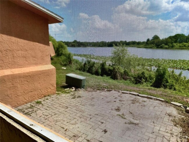 Building Photo - 4010 Versailles Dr