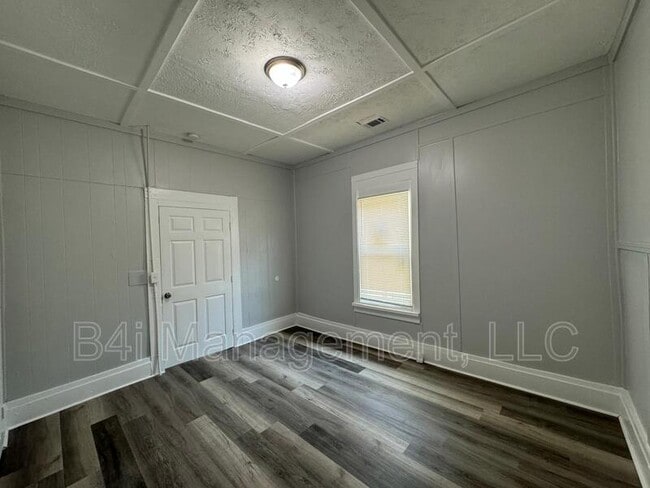 Building Photo - 407 Circus St