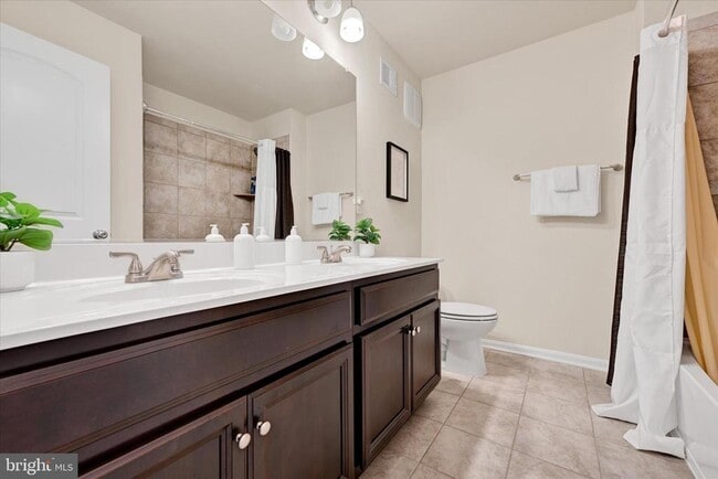 Building Photo - 2557 Campus Way N