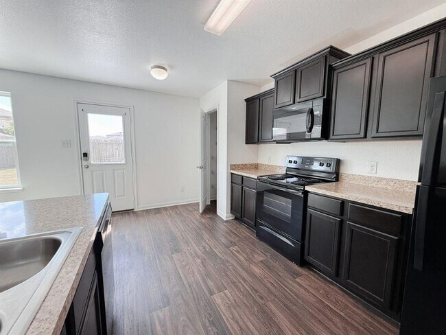 Building Photo - 3000 Cressler Ln