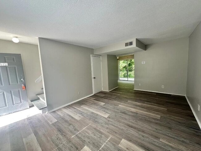 Building Photo - 1491 Sherwood Dr