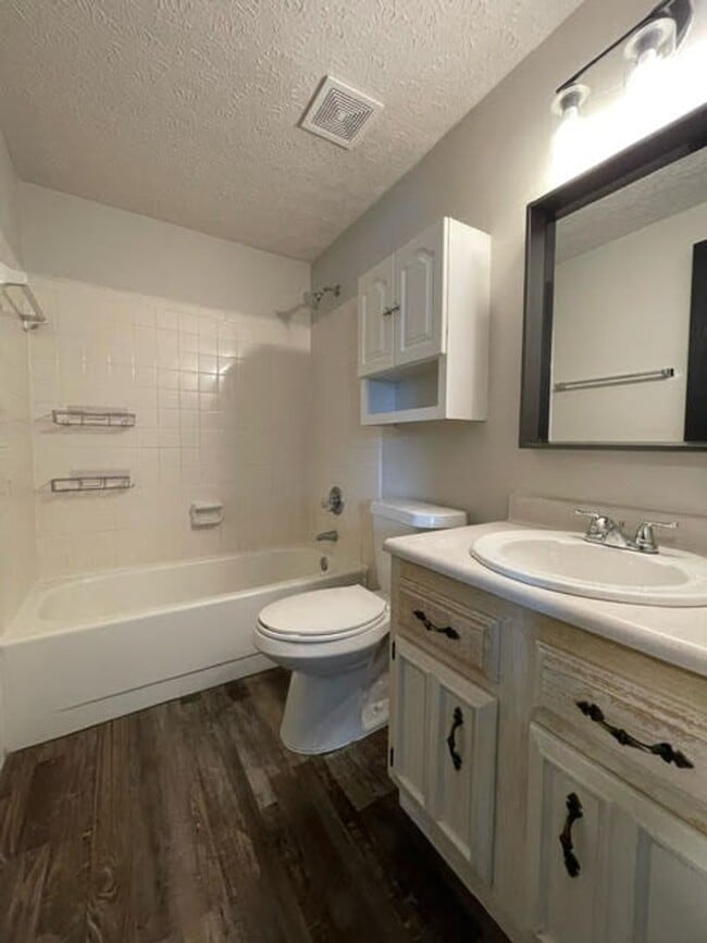 Building Photo - 4229 Briarwood Dr