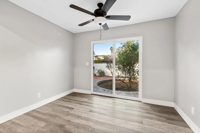 Building Photo - Bathrooms on bathrooms!