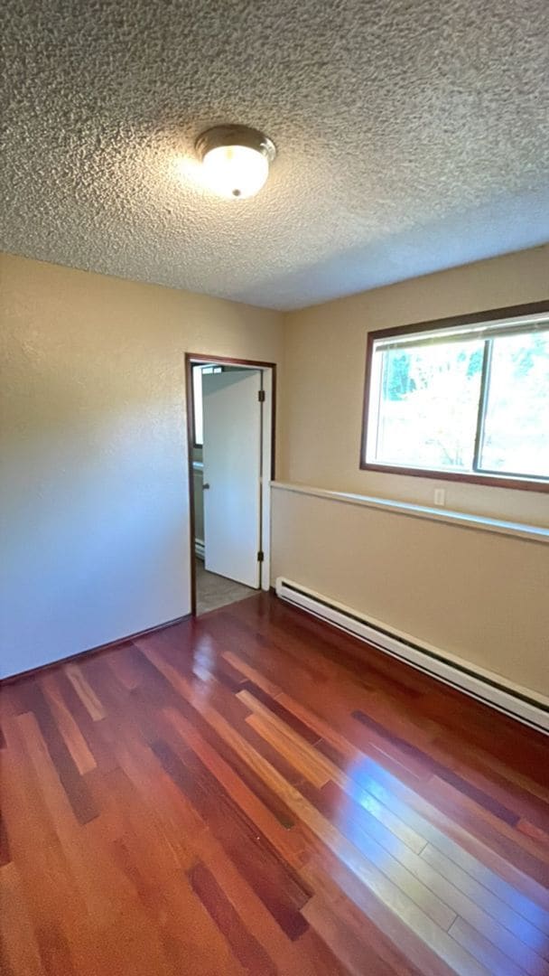 Building Photo - Preleasing Now! Split-level 4 Bedroom + 3 ...