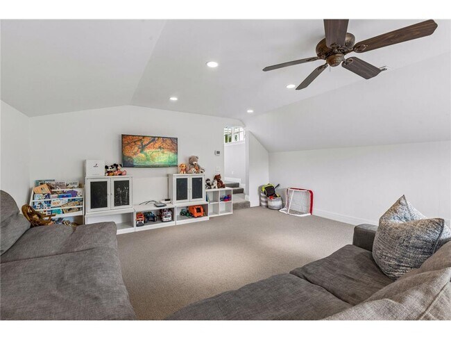Building Photo - 15700 Portico Dr
