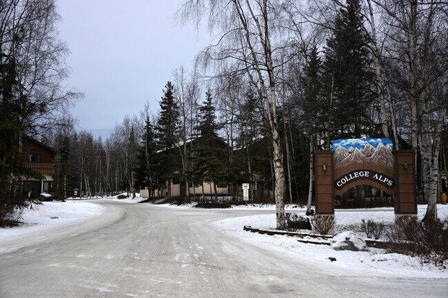 Building Photo - 4764 Mills Dr