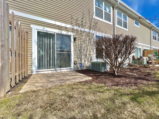 Building Photo - 925 Sheridan Cir