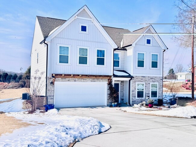 Building Photo - 648 Meadowlark Dr