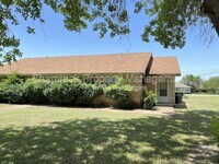Building Photo - 214 Kettler Dr