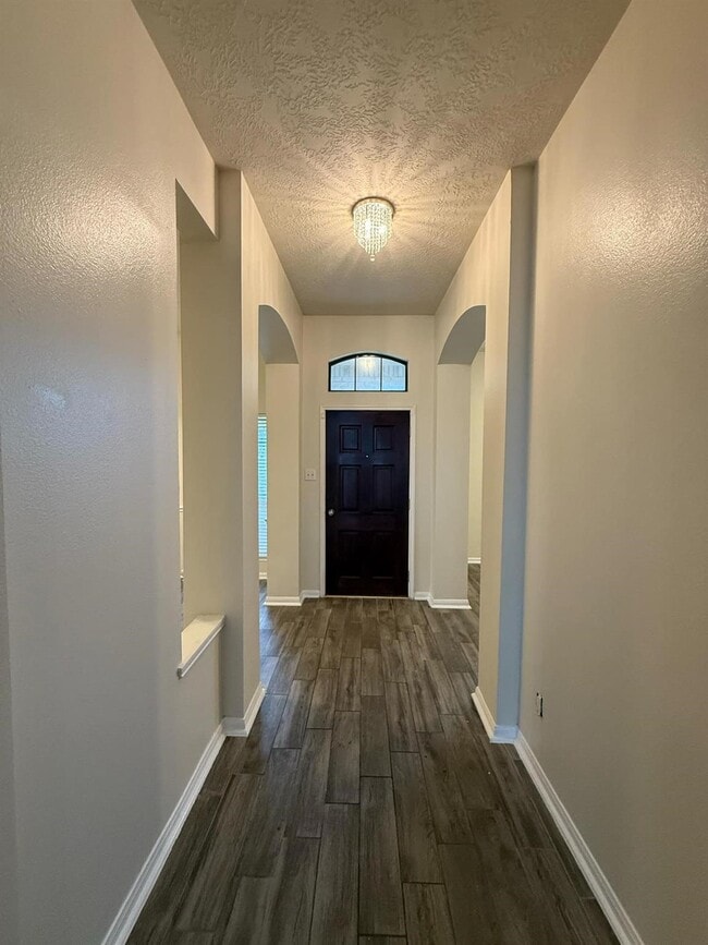 Building Photo - 207 Cedar Lake Dr