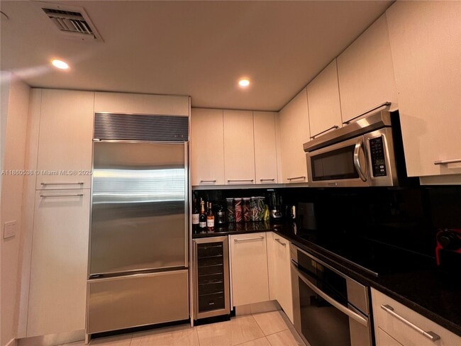 Building Photo - 901 Brickell Key Blvd