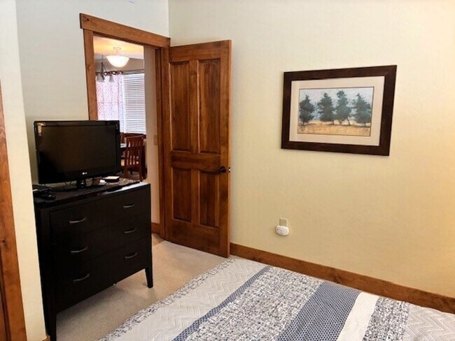 Building Photo - Summer Seasonal Rental - The Cache at Union Creek #3-101