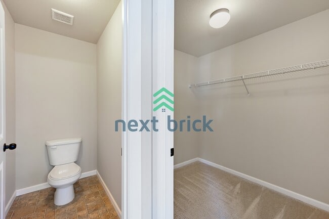 Building Photo - "Charming 3-Bed Oasis with 2.5 Baths in Prime Renton Location - Spacious layout!"